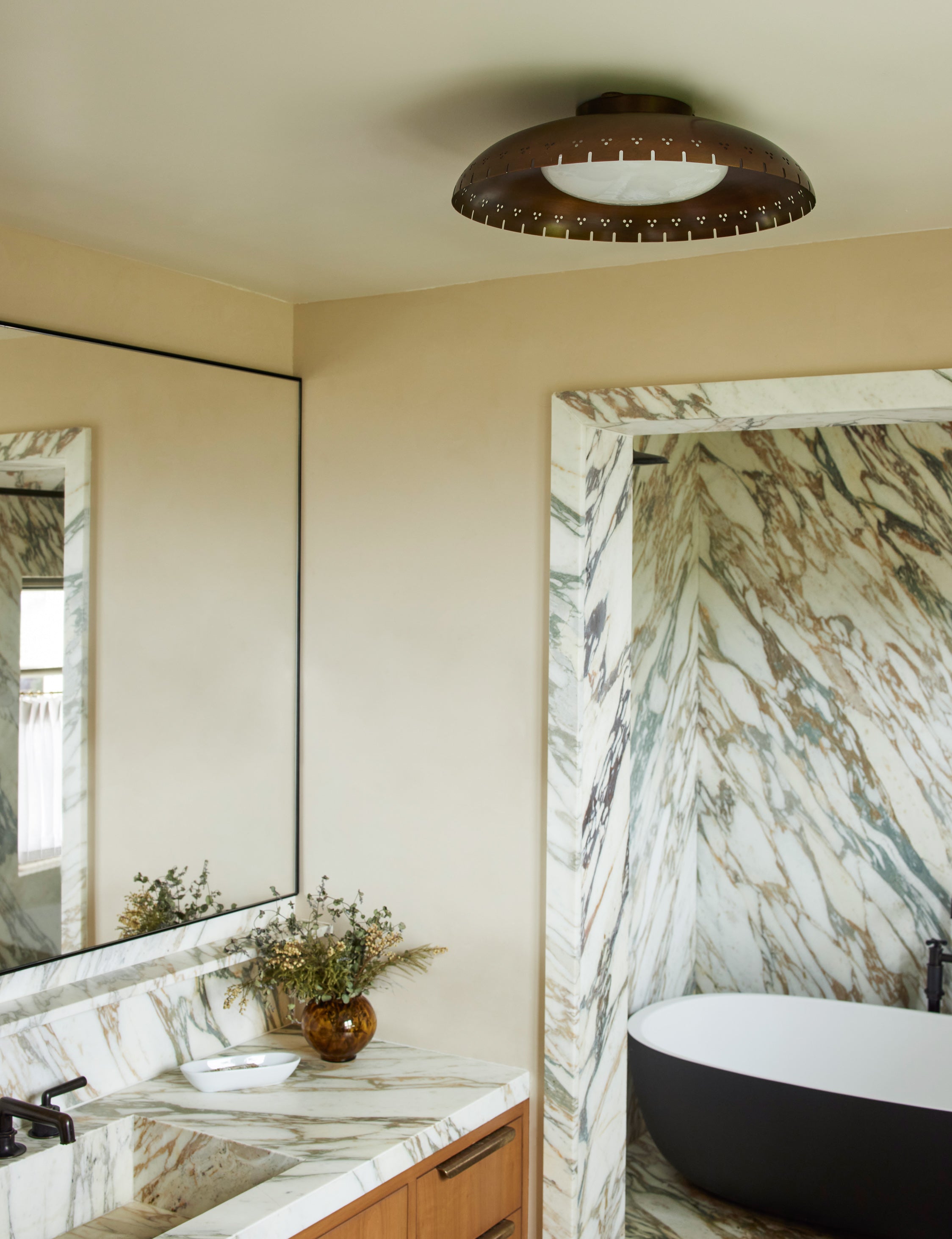 Omero Flush Mount Light