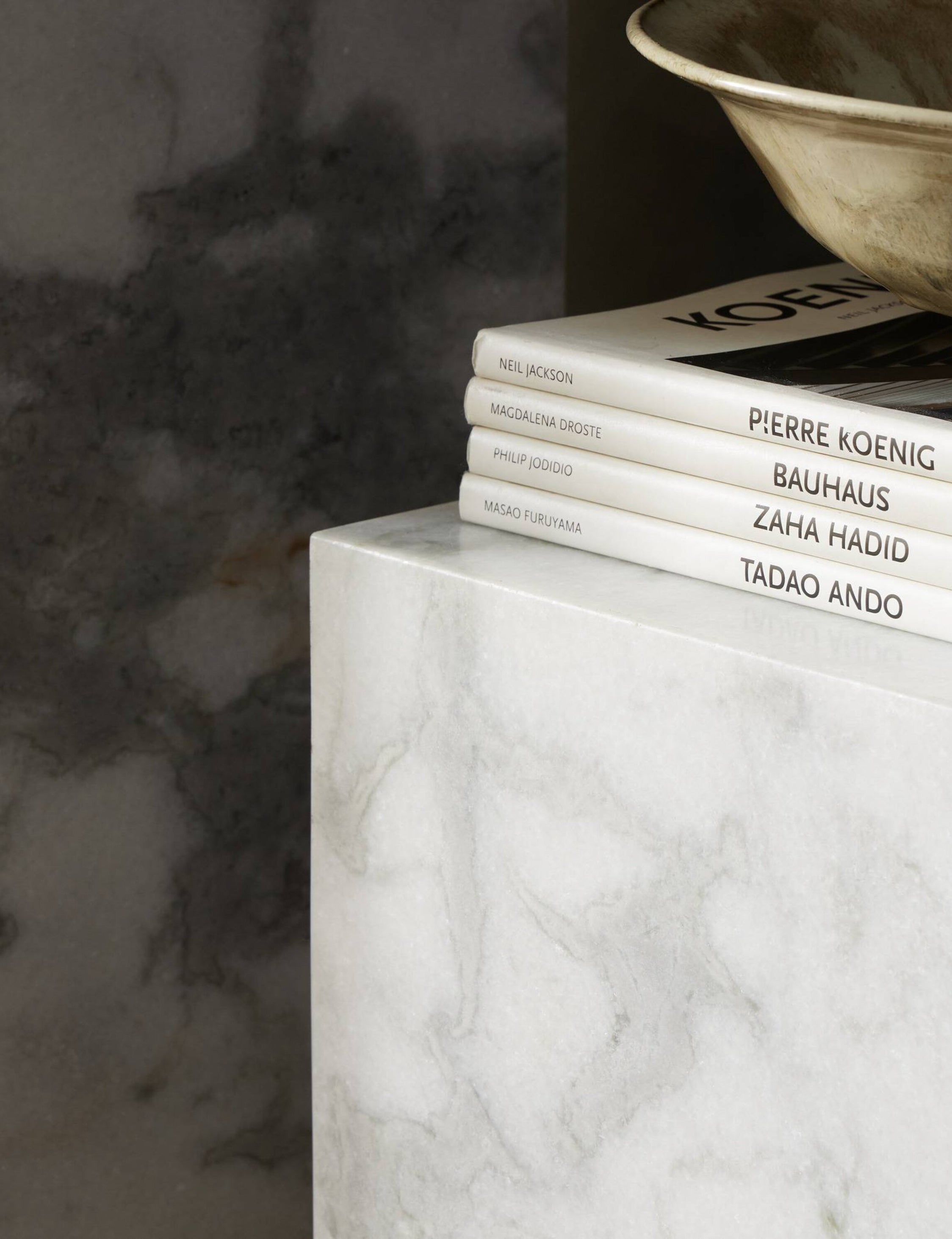 Rialta Plinth