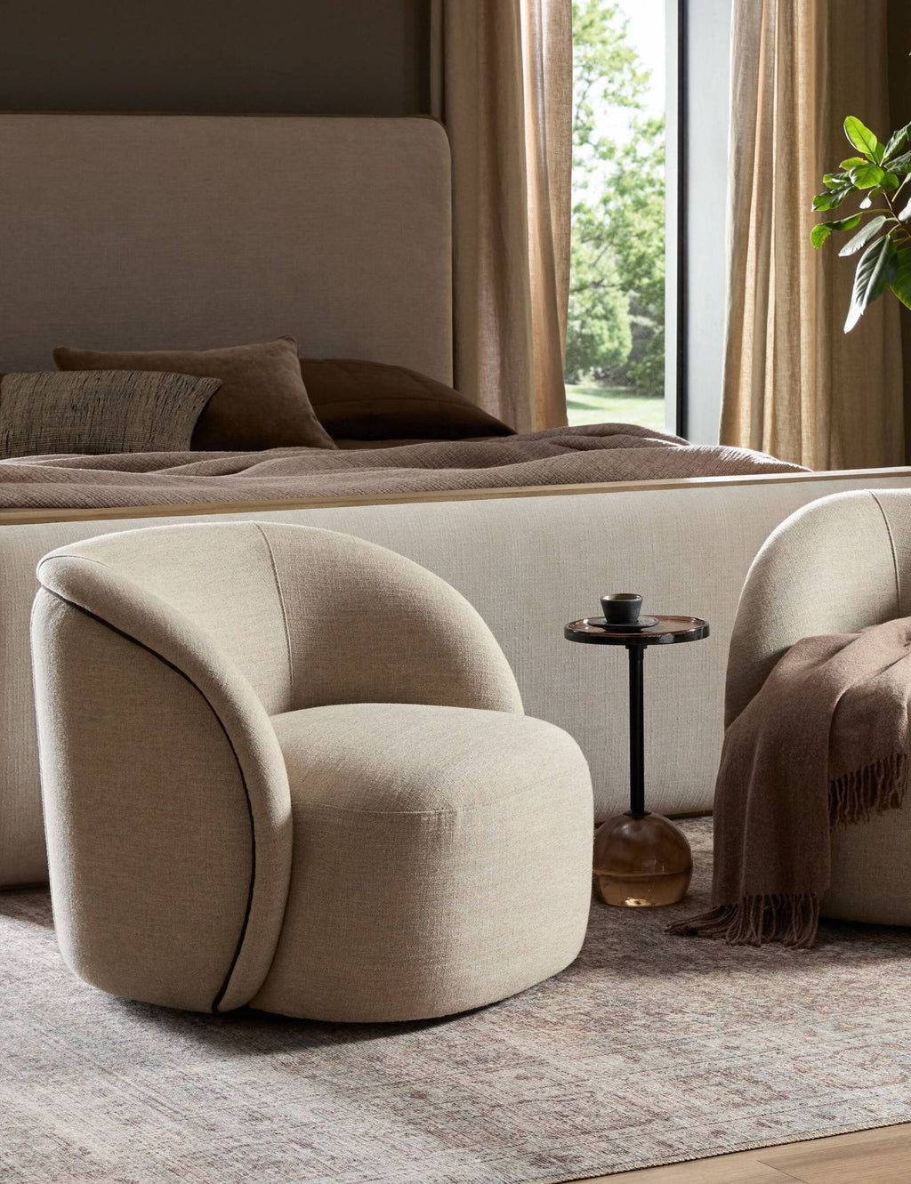 Lada Swivel Chair