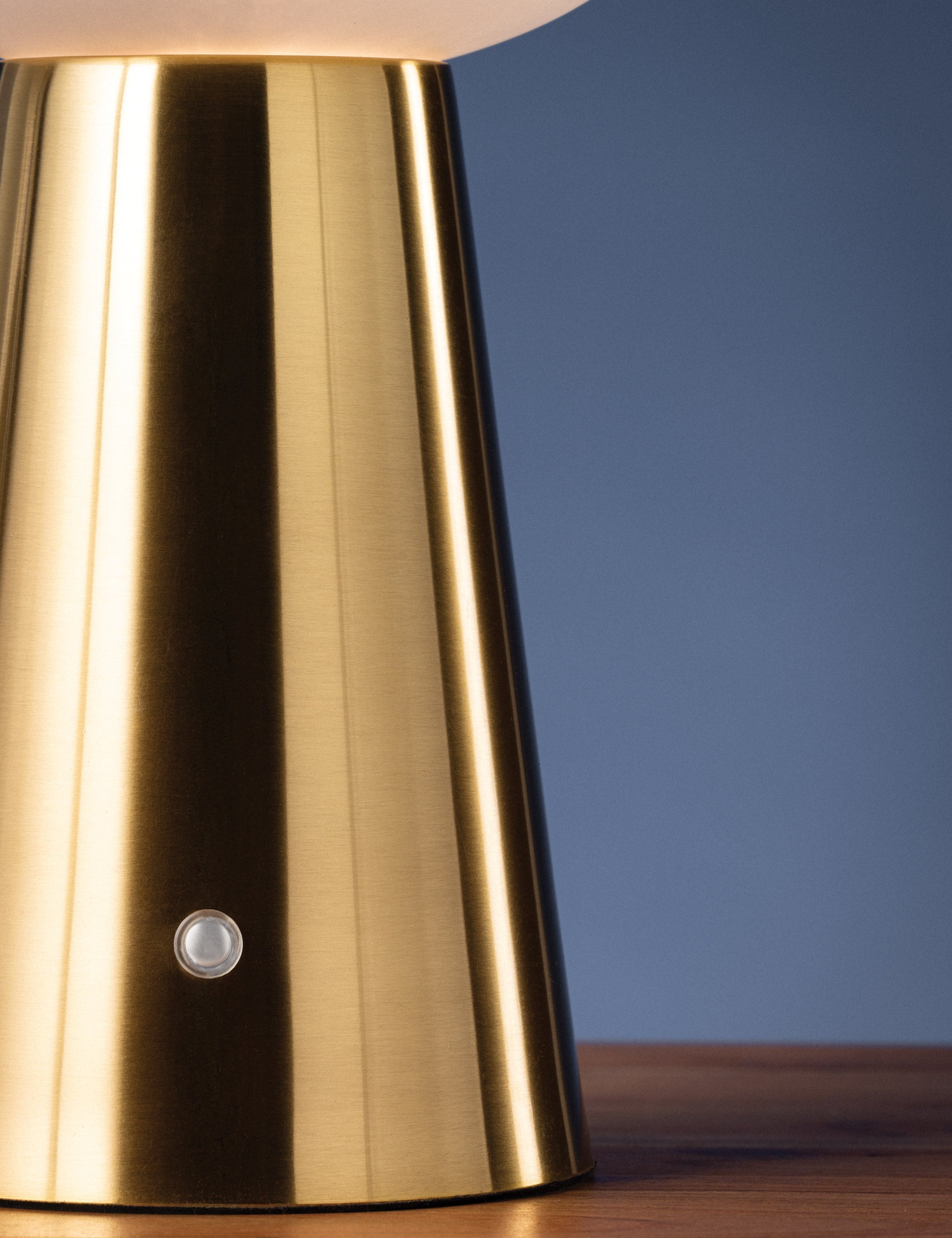 Clavel Mini Cordless Table Lamp