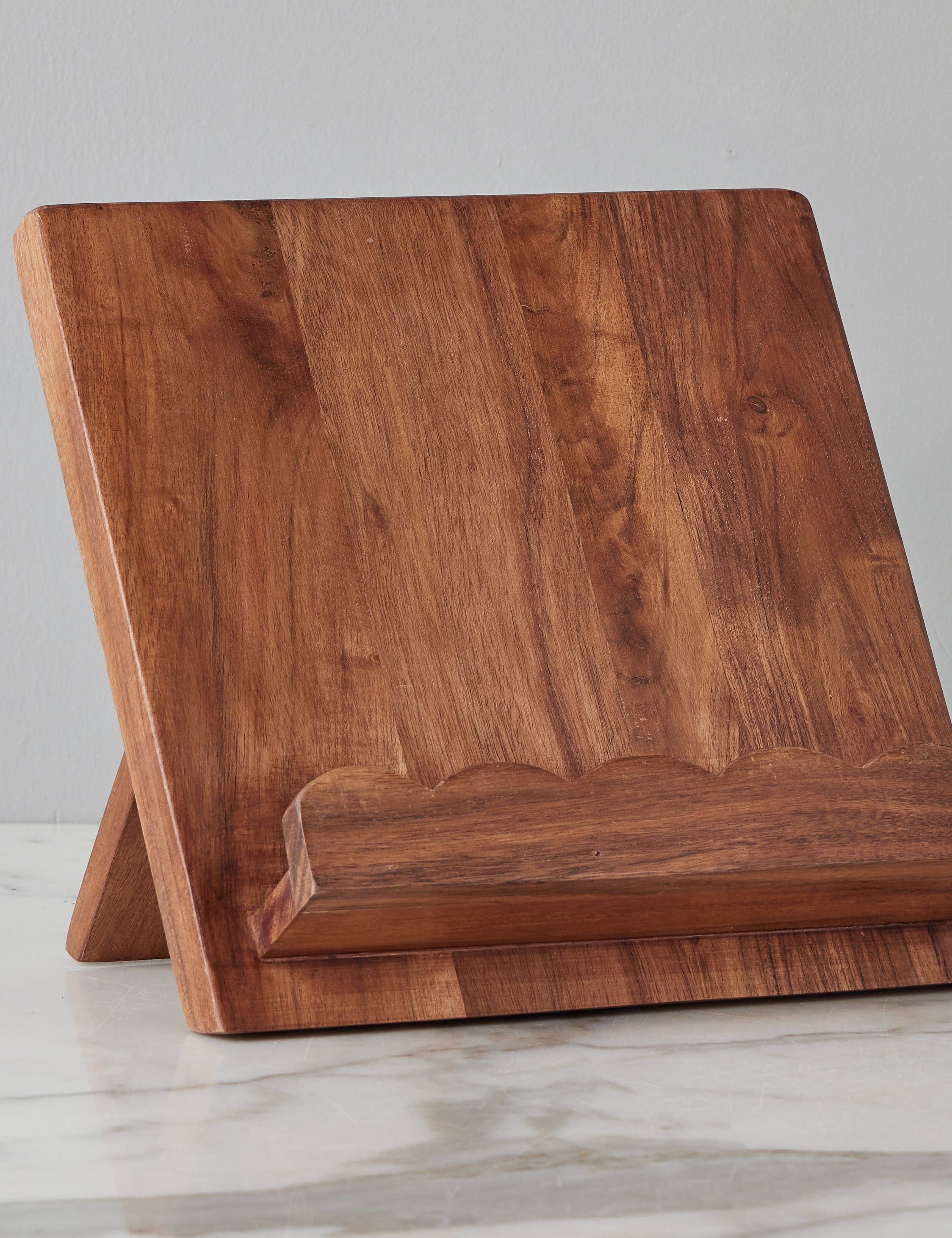 Scalloped Wood Book Stand by etúHOME
